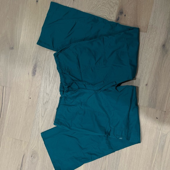 Cherokee workwear and Wonder Flex scrub lot hunters, green size Large - Picture 6 of 7